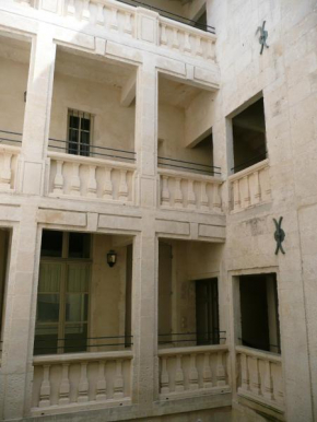 Centre Historique de Nîmes-THOMAS